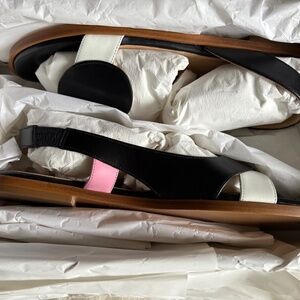 Gabriela Hearst Pippa Flat Sandal in Black & Ivory Nappa Leather Size 38